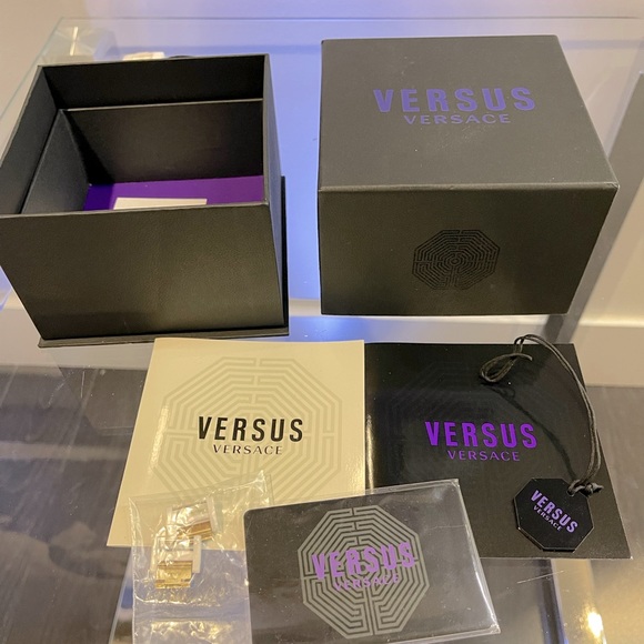 ✨ VERSACE Versus ✨ white and gold watch. Like new. - Picture 4 of 4